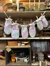 Load image into Gallery viewer, Purple + Cream Quilt Mittens - Placement Varies