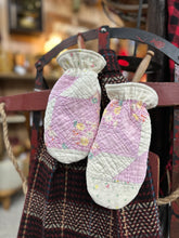 Load image into Gallery viewer, Purple + Cream Quilt Mittens - Placement Varies
