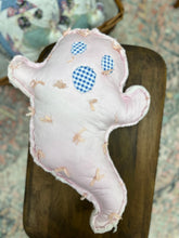 Load image into Gallery viewer, Quilt Ghost - Blush Bow
