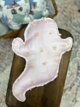 Load image into Gallery viewer, Quilt Ghost - Blush Bow
