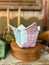 Load image into Gallery viewer, Quilt Pint Cozy
