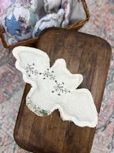 Load image into Gallery viewer, Quilt Bat - Green + Cream
