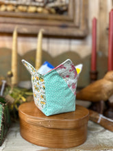 Load image into Gallery viewer, Quilt Pint Cozy
