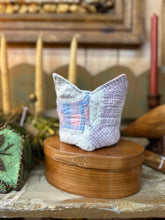 Load image into Gallery viewer, Quilt Pint Cozy
